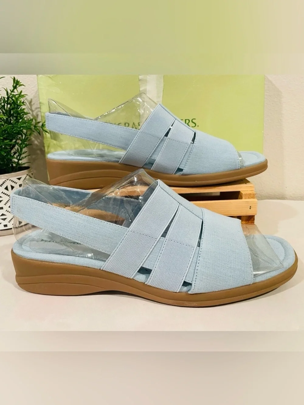 💥3/$50 Grasshoppers “Amelia III” Women's Blue Chambray Fabric Slingback Sandals